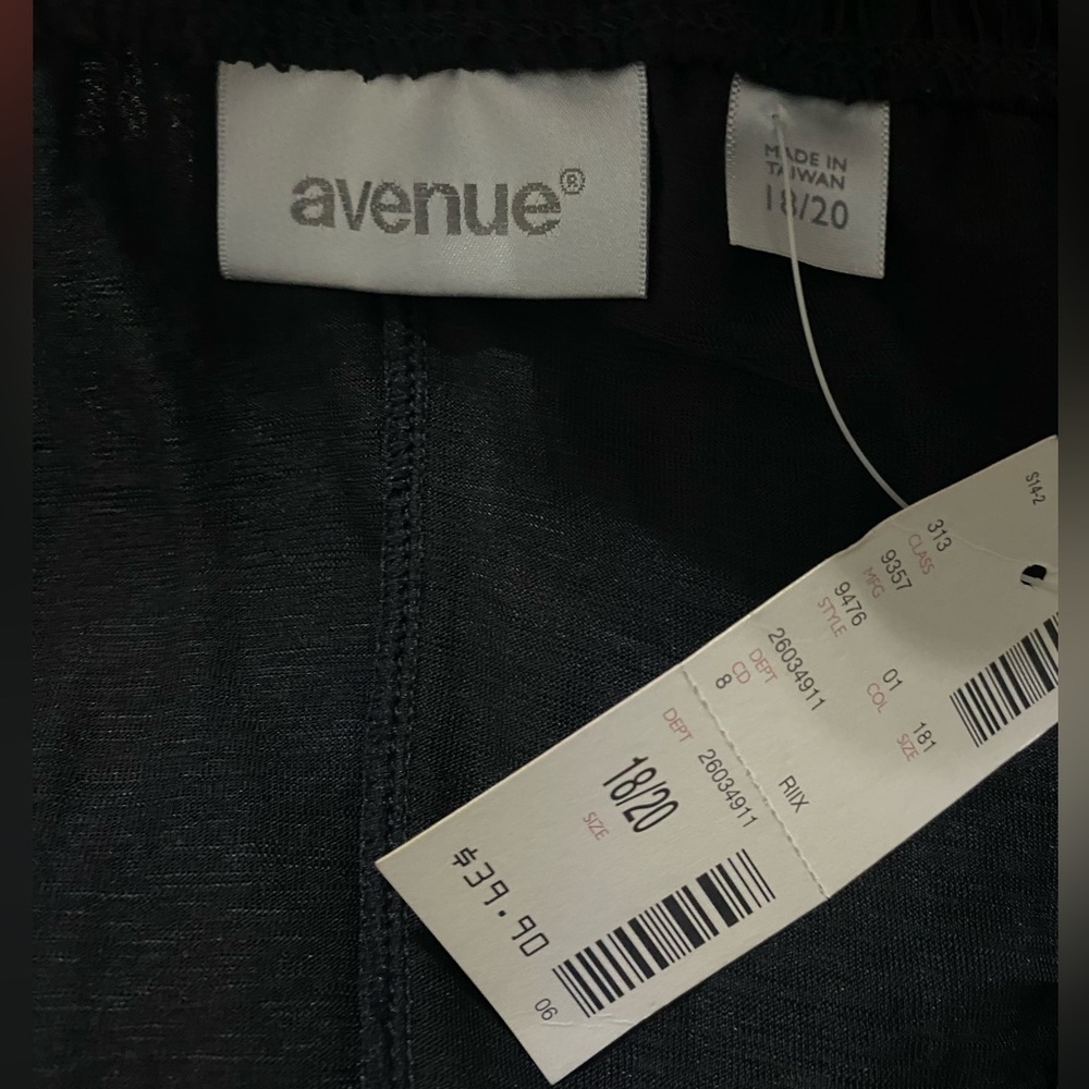 Avenue Black Pleated Midi Skirt, size 18/20 - Picture 4 of 7